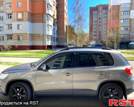 Серый Фольксваген Тигуан, объемом двигателя 2 л и пробегом 223 тыс. км за 12000 $, фото 1 на Automoto.ua