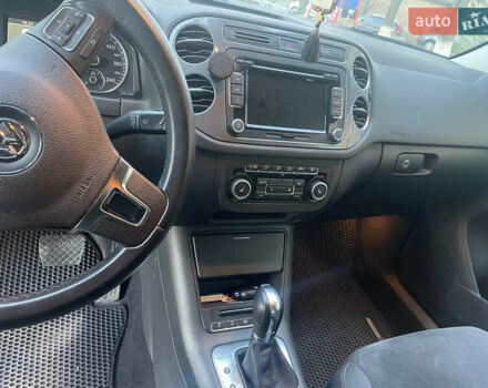 Серый Фольксваген Тигуан, объемом двигателя 2 л и пробегом 160 тыс. км за 17500 $, фото 4 на Automoto.ua