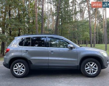 Серый Фольксваген Тигуан, объемом двигателя 2 л и пробегом 180 тыс. км за 11750 $, фото 3 на Automoto.ua