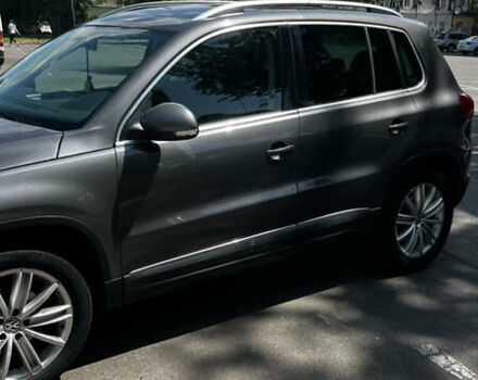 Серый Фольксваген Тигуан, объемом двигателя 1.98 л и пробегом 258 тыс. км за 10500 $, фото 2 на Automoto.ua