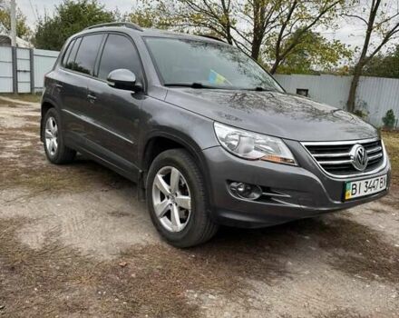 Сірий Фольксваген Тігуан, об'ємом двигуна 2 л та пробігом 117 тис. км за 11000 $, фото 2 на Automoto.ua