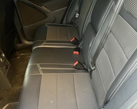 Серый Фольксваген Тигуан, объемом двигателя 1.4 л и пробегом 250 тыс. км за 10000 $, фото 7 на Automoto.ua