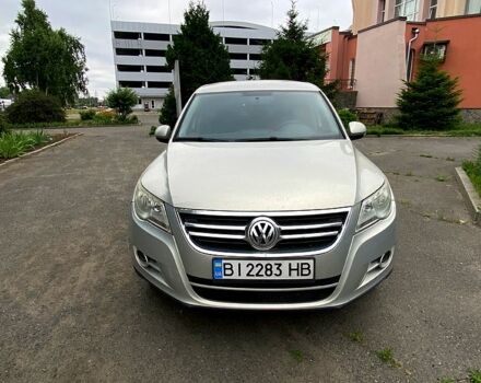 Сірий Фольксваген Тігуан, об'ємом двигуна 2 л та пробігом 221 тис. км за 11800 $, фото 2 на Automoto.ua