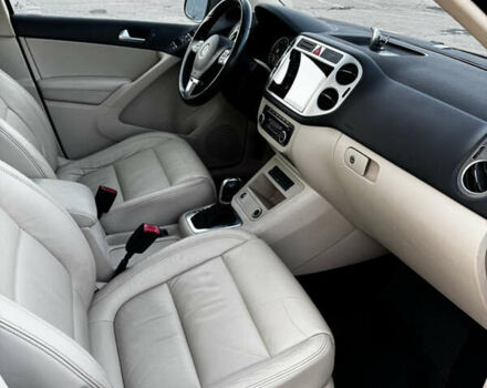 Сірий Фольксваген Тігуан, об'ємом двигуна 1.98 л та пробігом 268 тис. км за 10800 $, фото 27 на Automoto.ua