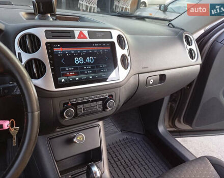 Сірий Фольксваген Тігуан, об'ємом двигуна 2 л та пробігом 298 тис. км за 13000 $, фото 10 на Automoto.ua