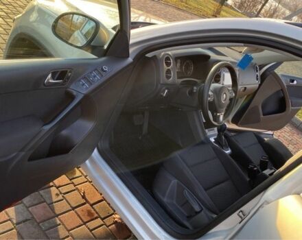 Серый Фольксваген Тигуан, объемом двигателя 2 л и пробегом 183 тыс. км за 10700 $, фото 5 на Automoto.ua