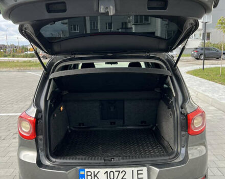 Серый Фольксваген Тигуан, объемом двигателя 2.02 л и пробегом 277 тыс. км за 9300 $, фото 16 на Automoto.ua