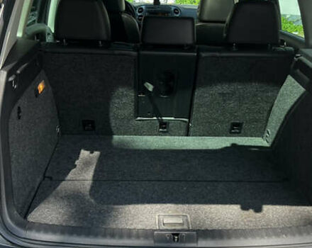 Серый Фольксваген Тигуан, объемом двигателя 1.98 л и пробегом 258 тыс. км за 10500 $, фото 9 на Automoto.ua