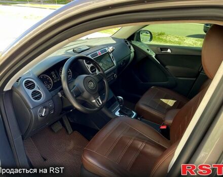 Серый Фольксваген Тигуан, объемом двигателя 2 л и пробегом 223 тыс. км за 12000 $, фото 6 на Automoto.ua