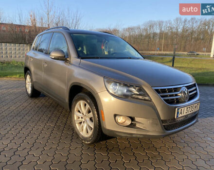 Серый Фольксваген Тигуан, объемом двигателя 2 л и пробегом 289 тыс. км за 10799 $, фото 1 на Automoto.ua