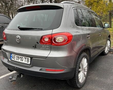 Серый Фольксваген Тигуан, объемом двигателя 2 л и пробегом 194 тыс. км за 10800 $, фото 5 на Automoto.ua