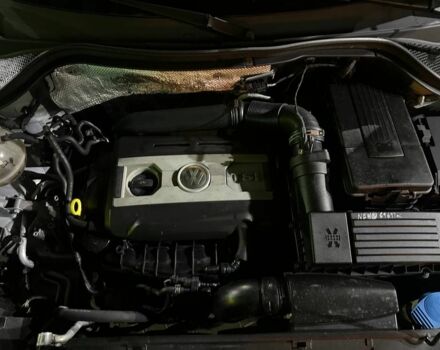 Сірий Фольксваген Тігуан, об'ємом двигуна 2 л та пробігом 241 тис. км за 9300 $, фото 3 на Automoto.ua