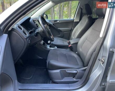 Серый Фольксваген Тигуан, объемом двигателя 2 л и пробегом 180 тыс. км за 11750 $, фото 11 на Automoto.ua