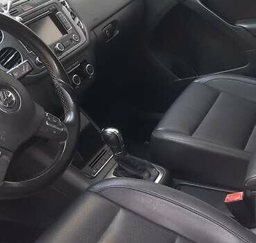 Серый Фольксваген Тигуан, объемом двигателя 2.04 л и пробегом 218 тыс. км за 10600 $, фото 2 на Automoto.ua