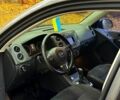 Сірий Фольксваген Тігуан, об'ємом двигуна 2 л та пробігом 242 тис. км за 9300 $, фото 2 на Automoto.ua