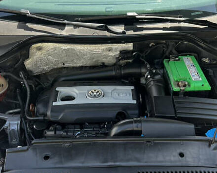 Серый Фольксваген Тигуан, объемом двигателя 1.98 л и пробегом 258 тыс. км за 10500 $, фото 12 на Automoto.ua