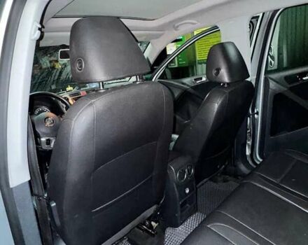 Серый Фольксваген Тигуан, объемом двигателя 2 л и пробегом 217 тыс. км за 12000 $, фото 6 на Automoto.ua