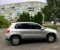 Сірий Фольксваген Тігуан, об'ємом двигуна 2 л та пробігом 221 тис. км за 11800 $, фото 1 на Automoto.ua