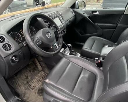 Серый Фольксваген Тигуан, объемом двигателя 1.98 л и пробегом 260 тыс. км за 11500 $, фото 13 на Automoto.ua