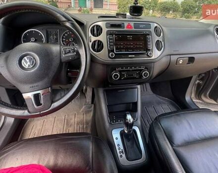 Сірий Фольксваген Тігуан, об'ємом двигуна 1.97 л та пробігом 385 тис. км за 13000 $, фото 7 на Automoto.ua