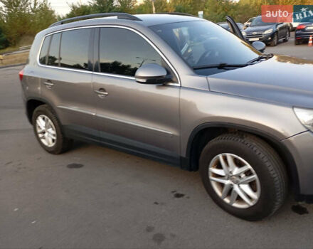 Сірий Фольксваген Тігуан, об'ємом двигуна 2 л та пробігом 298 тис. км за 13000 $, фото 4 на Automoto.ua