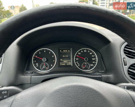 Сірий Фольксваген Тігуан, об'ємом двигуна 2 л та пробігом 272 тис. км за 9499 $, фото 16 на Automoto.ua