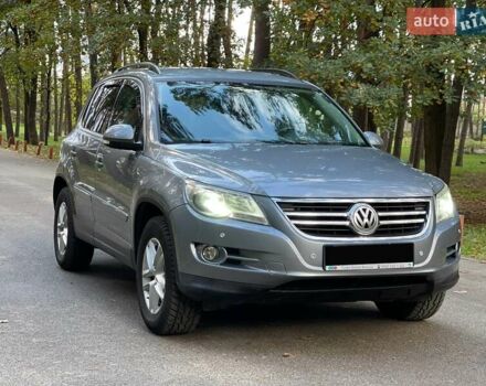 Серый Фольксваген Тигуан, объемом двигателя 2 л и пробегом 180 тыс. км за 11999 $, фото 2 на Automoto.ua