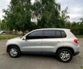 Сірий Фольксваген Тігуан, об'ємом двигуна 2 л та пробігом 221 тис. км за 11800 $, фото 1 на Automoto.ua