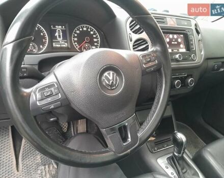 Серый Фольксваген Тигуан, объемом двигателя 2 л и пробегом 217 тыс. км за 12000 $, фото 2 на Automoto.ua
