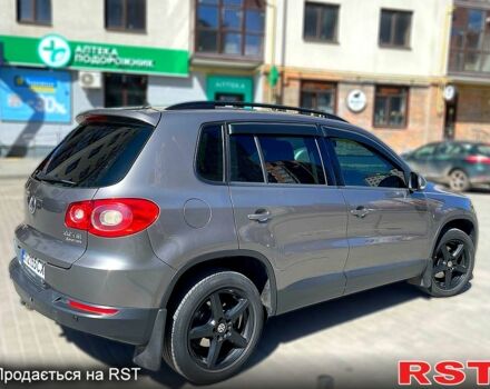 Серый Фольксваген Тигуан, объемом двигателя 2 л и пробегом 223 тыс. км за 12000 $, фото 2 на Automoto.ua