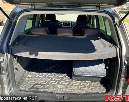 Серый Фольксваген Тигуан, объемом двигателя 2 л и пробегом 223 тыс. км за 12000 $, фото 9 на Automoto.ua