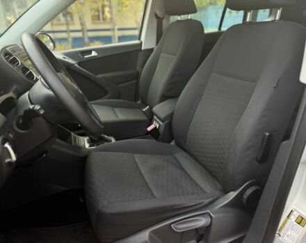 Серый Фольксваген Тигуан, объемом двигателя 2 л и пробегом 170 тыс. км за 9990 $, фото 7 на Automoto.ua