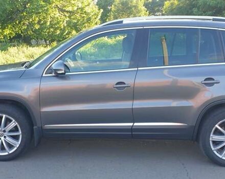 Сірий Фольксваген Тігуан, об'ємом двигуна 1.98 л та пробігом 227 тис. км за 11500 $, фото 3 на Automoto.ua
