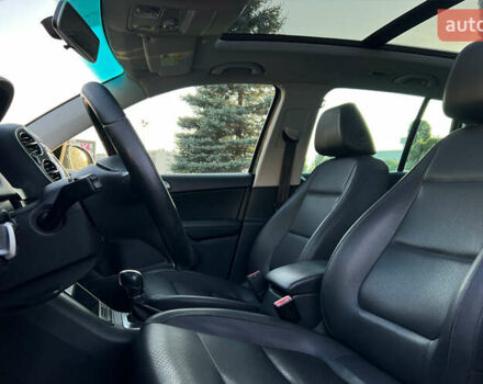 Серый Фольксваген Тигуан, объемом двигателя 2 л и пробегом 195 тыс. км за 10800 $, фото 8 на Automoto.ua