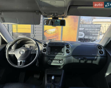 Серый Фольксваген Тигуан, объемом двигателя 2 л и пробегом 205 тыс. км за 15500 $, фото 4 на Automoto.ua