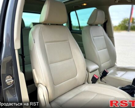 Сірий Фольксваген Тігуан, об'ємом двигуна 2 л та пробігом 184 тис. км за 11500 $, фото 4 на Automoto.ua