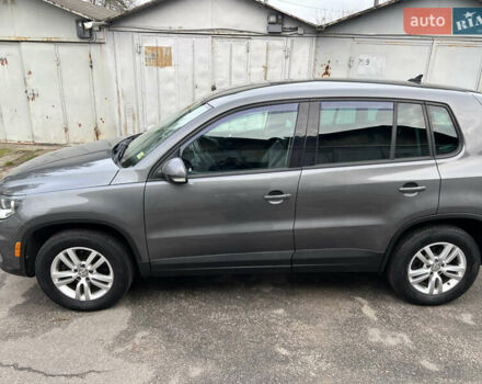 Сірий Фольксваген Тігуан, об'ємом двигуна 2 л та пробігом 224 тис. км за 8999 $, фото 4 на Automoto.ua