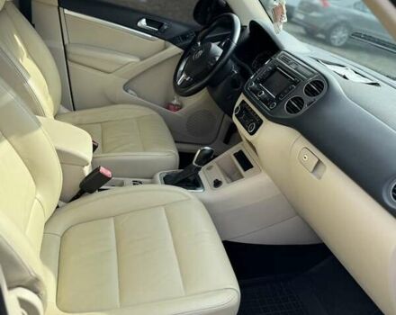 Серый Фольксваген Тигуан, объемом двигателя 1.98 л и пробегом 290 тыс. км за 9200 $, фото 13 на Automoto.ua