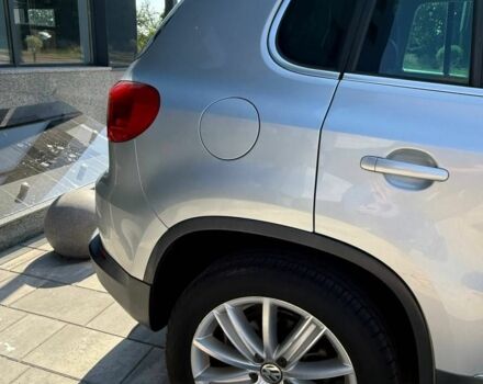 Серый Фольксваген Тигуан, объемом двигателя 2 л и пробегом 215 тыс. км за 9700 $, фото 6 на Automoto.ua