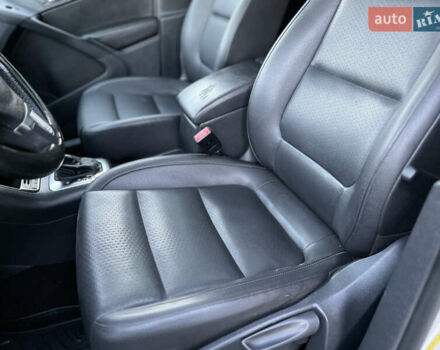 Сірий Фольксваген Тігуан, об'ємом двигуна 1.97 л та пробігом 251 тис. км за 9999 $, фото 28 на Automoto.ua