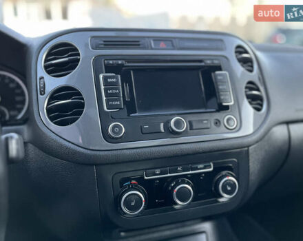 Сірий Фольксваген Тігуан, об'ємом двигуна 1.97 л та пробігом 251 тис. км за 9999 $, фото 23 на Automoto.ua