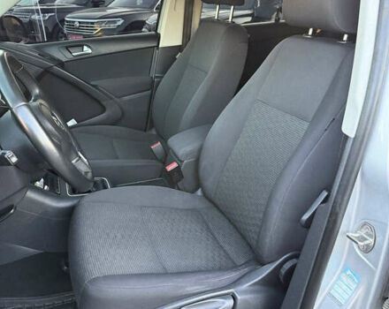 Серый Фольксваген Тигуан, объемом двигателя 1.97 л и пробегом 370 тыс. км за 11400 $, фото 7 на Automoto.ua