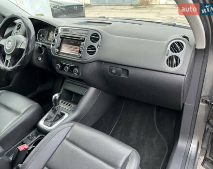 Сірий Фольксваген Тігуан, об'ємом двигуна 2 л та пробігом 224 тис. км за 8999 $, фото 20 на Automoto.ua