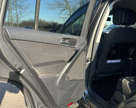 Серый Фольксваген Тигуан, объемом двигателя 1.97 л и пробегом 240 тыс. км за 15600 $, фото 11 на Automoto.ua