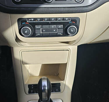 Серый Фольксваген Тигуан, объемом двигателя 2 л и пробегом 260 тыс. км за 13450 $, фото 29 на Automoto.ua