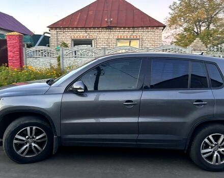 Сірий Фольксваген Тігуан, об'ємом двигуна 2 л та пробігом 170 тис. км за 12500 $, фото 3 на Automoto.ua