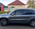 Сірий Фольксваген Тігуан, об'ємом двигуна 2 л та пробігом 170 тис. км за 12500 $, фото 3 на Automoto.ua