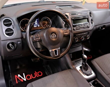 Сірий Фольксваген Тігуан, об'ємом двигуна 2 л та пробігом 170 тис. км за 9900 $, фото 27 на Automoto.ua