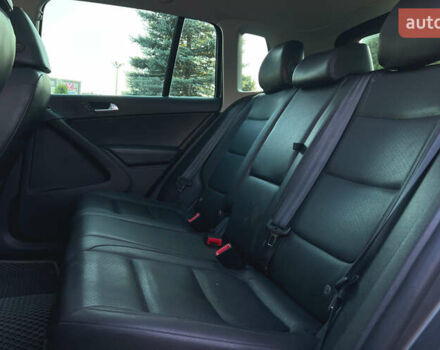 Серый Фольксваген Тигуан, объемом двигателя 2 л и пробегом 195 тыс. км за 10800 $, фото 14 на Automoto.ua