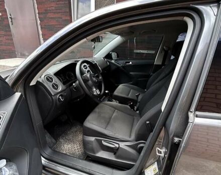 Сірий Фольксваген Тігуан, об'ємом двигуна 1.98 л та пробігом 170 тис. км за 13000 $, фото 3 на Automoto.ua